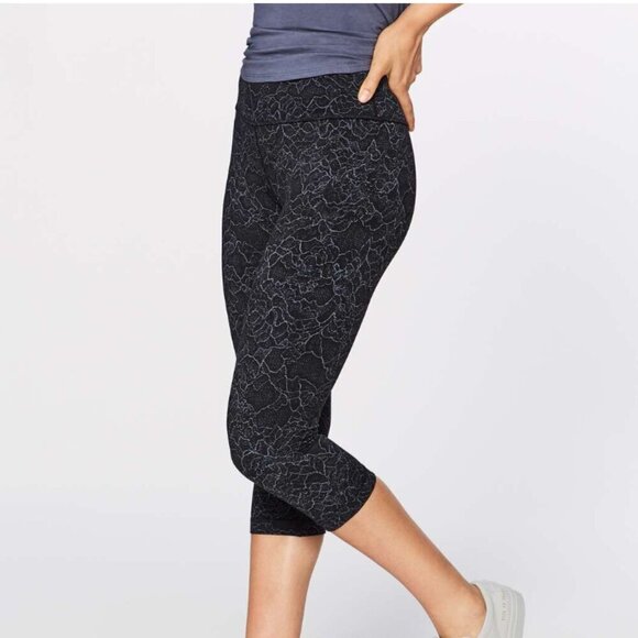 Lululemon Align Crop *19" Lacescape Dark Cast Black - Picture 6 of 6